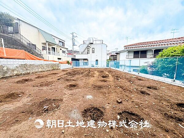 【外観写真】家族の色を映し出す洗練された邸宅は、ずっと輝き続けながらいつしか街の風景に溶け込んでいきます。