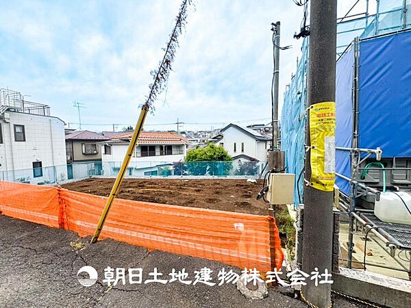 【外観写真】無駄のないデザインと落ち着いたカラーリングが特徴のシンプルモダンな住宅。機能性と美しさを兼ね備えた外観です。