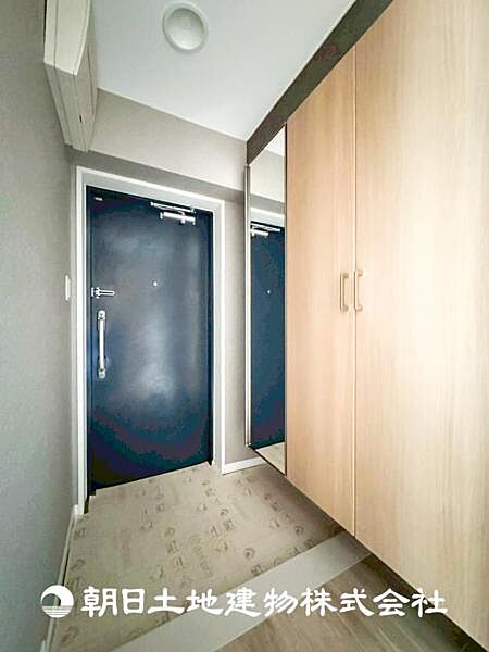 【玄関】大切な家族、お客様をお迎えする玄関は住宅の入口。仕事が終わって疲れた日でも、あなたを受け入れてくれます。