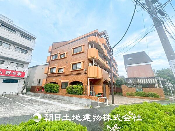 【外観写真】表現された空間はたくさんの光を浴び、風を感じ、暮らしの時間を豊かにしてくれます。デザインされた空間と競い合うかのような充実した建物と共に大切な家族の思い出を刻んでいきます。