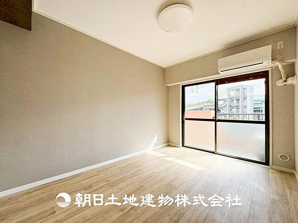 【居室】人間の感性を育むプライベートルームはシンプルが1番だと思います。好みの空間で本を読んだり、音楽を聞いたりと、大切な一人の時間も充実したものにできます。