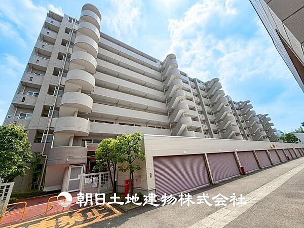 【外観写真】表現された空間はたくさんの光を浴び、風を感じ、暮らしの時間を豊かにしてくれます。デザインされた空間と競い合うかのような充実した建物と共に大切な家族の思い出を刻んでいきます。