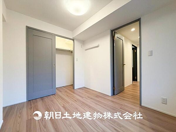 【居室】ご自宅で快適に過ごす条件は、一人ひとり違います。個性が強すぎないシンプルな内装とシンプルなデザインで統一しております。居住していく中であなただけの【幸せマイホーム】を創り上げて下さい。