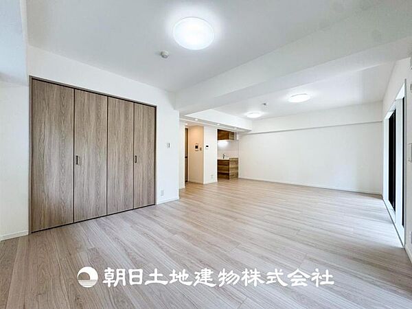 【リビング】大切なご家族、招いた友人と過ごすひと時を溢れる光が優しく包み込む空間。大切な人とともに、心穏やかに過ごすひととき。家族との時間、自分の時間を大切にできる空間を作りました。
