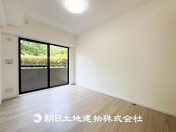 【居室】設計者のセンスが求められる大切な空間だからこそ、落ち着いて過ごせる癒しと寛ぎの空間が欲しい。そんな願いを叶えました。