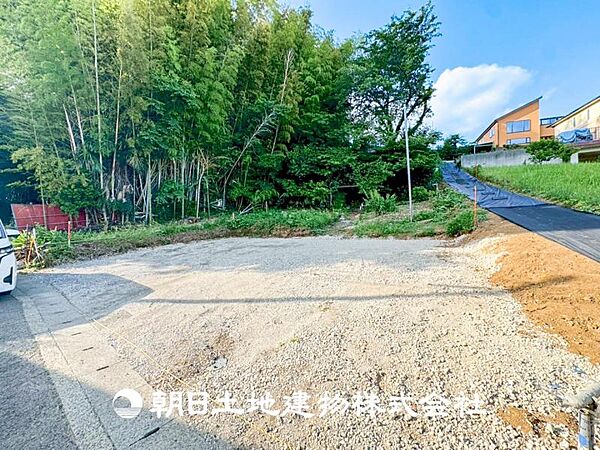 【外観・立地】家族の色を映し出す洗練された邸宅は、ずっと輝き続けながらいつしか街の風景に溶け込み人と共に歩んいきます。