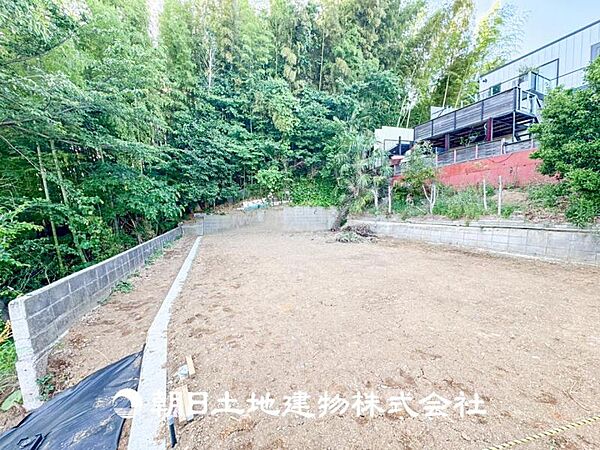 【外観・立地】時代の流行ではなく拘りを貫く。シックなカラートーンで街並みに溶け込む外観は、絶妙なバランスで輝きを放ちます
