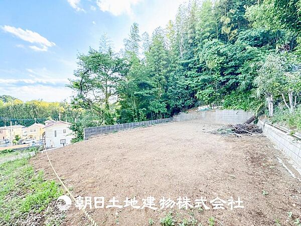 【外観写真】穏やかな風と陽光、日常生活を一段と心地よいものにしています。周辺とのコラボにより明るく開放的な空間を演出。