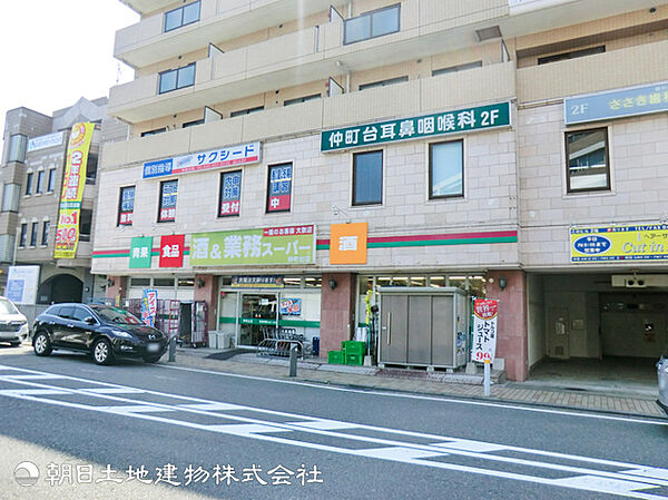 【業務スーパー仲町台店】990ｍ　低価格で、節約志向の生活にフィットした業務スーパー。大容量食品のストック買いや、他では見かけない独自商品も豊富で選ぶ楽しさもあります◎