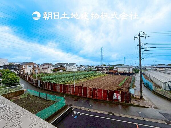 【収納】たっぷりの収納スペースがあれば、季節物の衣類もすっきりしまえるので衣替えも楽ちんで快適に暮らせそうです