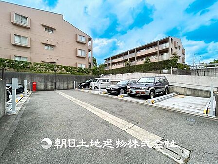 【駐車場】表現された空間はたくさんの光を浴び、風を感じ、暮らしを豊かにしてくれます。家族の思い出を刻んでいきます。