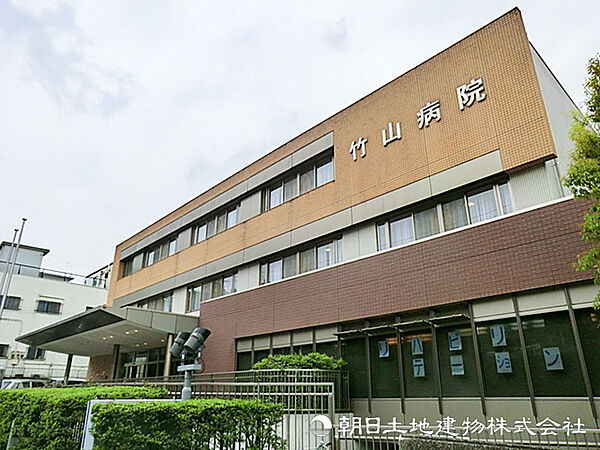 【竹山病院】940ｍ　回復期の医療やリハビリ、在宅復帰の支援まで幅広く対応しています。退院後の療養や高齢者医療にも力を入れた、地域に寄り添った医療体制が整う長く頼れる存在です。