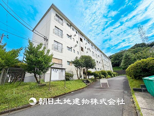 【外観写真】穏やかな風と陽光、日常生活を一段と心地よいものにしています。周辺とのコラボにより明るく開放的な空間を演出。