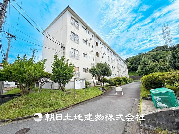 【外観写真】家族の色を映し出す洗練された邸宅は、ずっと輝き続けながらいつしか街の風景に溶け込んでいきます。