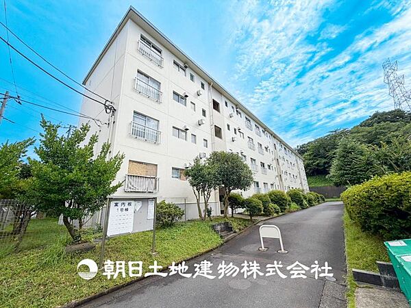 【外観・立地】家族の色を映し出す洗練された邸宅は、ずっと輝き続けながらいつしか街の風景に溶け込み人と共に歩んでいきます。