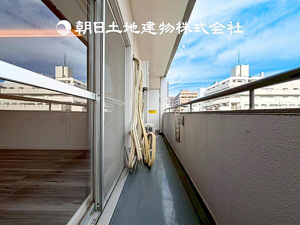 【バルコニー】太陽に愛された家。陽当り・通風に優れた魅力的で快適さを追求したプライベート空間です。