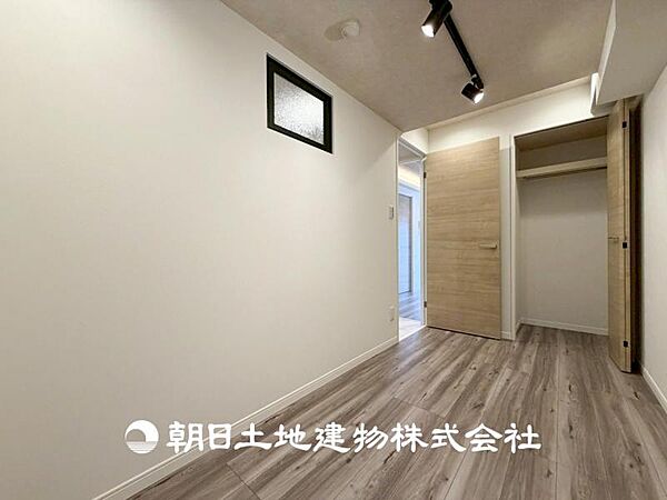 【洋室】一人時間を快適にすごせるように、落ち着いて過ごせる癒しと寛ぎの空間が欲しい。そんな願いを叶えました。
