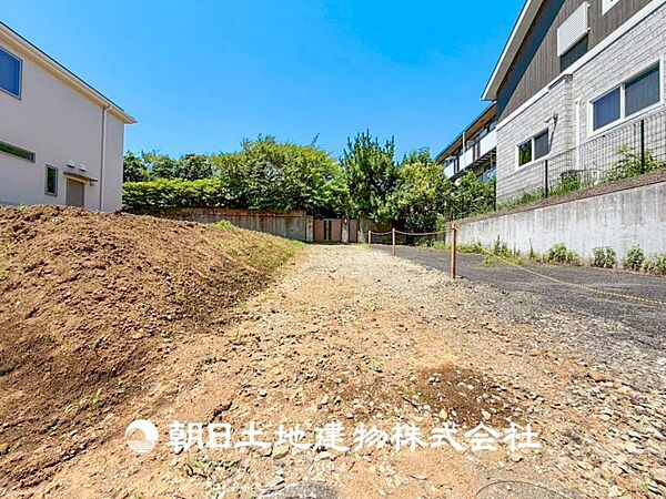 【外観・立地】時代の流行ではなく拘りを貫く。シックなカラートーンで街並みに溶け込む外観は、絶妙なバランスで輝きを放ちます