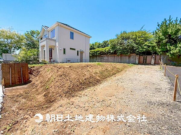 【外観・立地】家族の色を映し出す洗練された邸宅は、ずっと輝き続けながらいつしか街の風景に溶け込み人と共に歩んいきます。