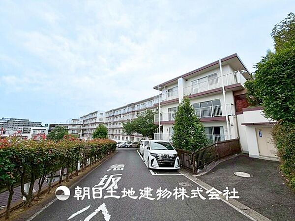 【外観・立地】時代の流行ではなく拘りを貫く。シックなカラートーンで街並みに溶け込む外観は、絶妙なバランスで輝きを放ちます