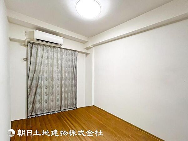 【洋室】爽やかな空間演出とセンス良く纏められた室内は寛ぎ空間でなければなりません。妥協せずにまとめ上げました。