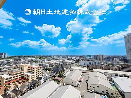 【眺望】部屋から眺める景色はお部屋のインテリアの一部です。開放感ある景色は季節や天候によって変化する素敵な絵画ですね!