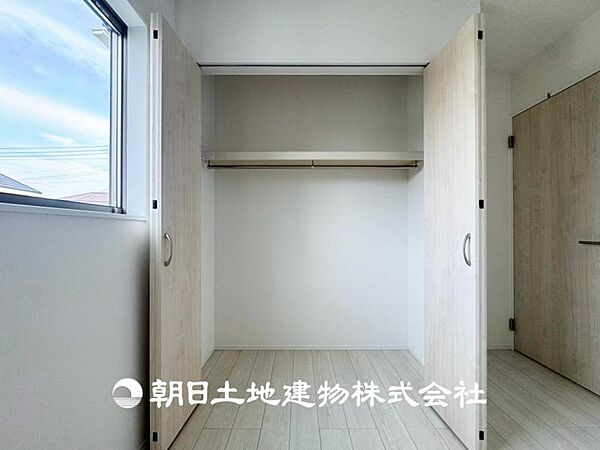 【収納】デッドスペースになりがちなスペースにも収納をうまく配置しております。うまく利用すればお部屋がスッキリしますね！