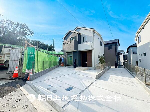 【外観・立地】時代の流行ではなく拘りを貫く。シックなカラートーンで街並みに溶け込む外観は、絶妙なバランスで輝きを放ちます