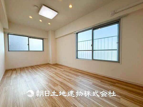 【洋室】一人時間を快適にすごせるように、落ち着いて過ごせる癒しと寛ぎの空間が欲しい。そんな願いを叶えました。