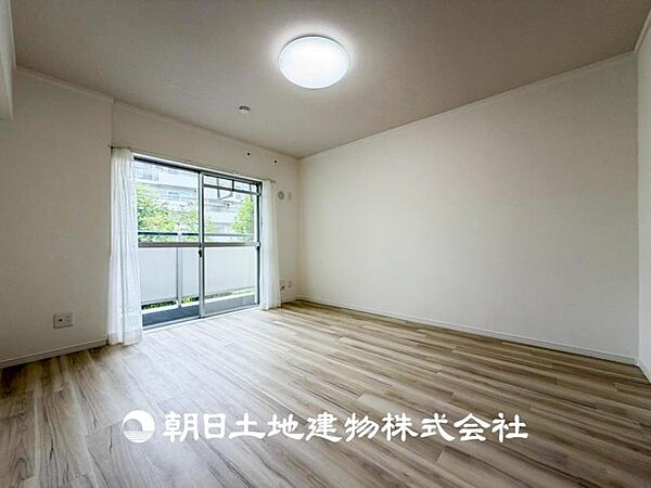 【洋室】一人時間を快適にすごせるように、落ち着いて過ごせる癒しと寛ぎの空間が欲しい。そんな願いを叶えました。