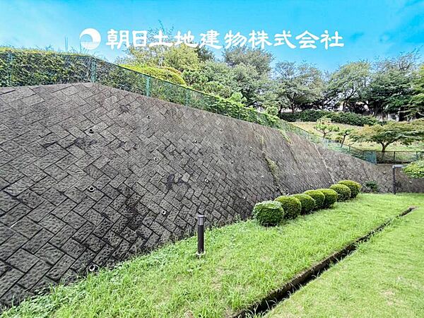 【眺望】部屋から眺める景色はお部屋のインテリアの一部です。開放感ある景色は季節や天候によって変化する素敵な絵画ですね！