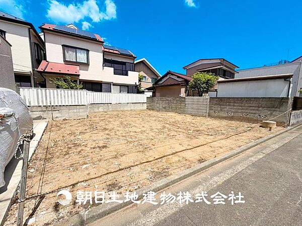 【外観写真】家族の色を映し出す洗練された邸宅は、ずっと輝き続けながらいつしか街の風景に溶け込んでいきます。