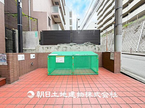 【ゴミ捨て場】時間のゆとりと空間、暖かな陽光がもたらす光と風を独占してください。ここから新しい暮らしが始まります。