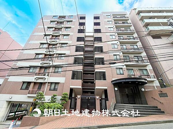 【外観・立地】家族の色を映し出す洗練された邸宅は、ずっと輝き続けながらいつしか街の風景に溶け込み人と共に歩んいきます。