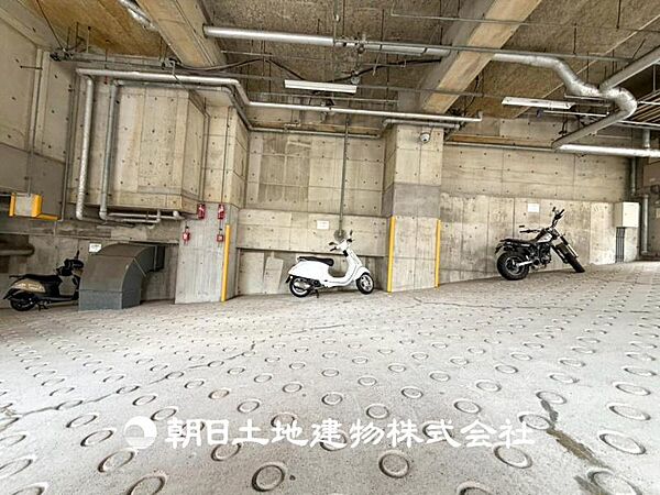 【駐車場】時間のゆとりと空間、爽やかな陽光がもたらす光と風を贅沢なまでに感じる暮らしがここに始まります。