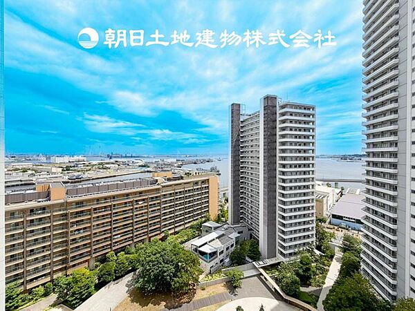 【眺望】部屋から眺める景色はお部屋のインテリアの一部です。開放感ある景色は季節や天候によって変化する素敵な絵画ですね！