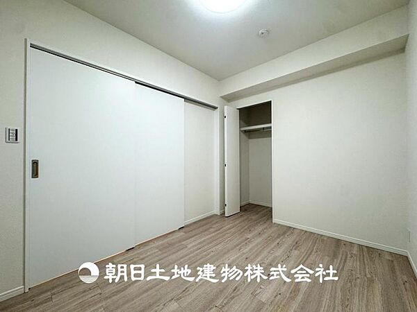 【洋室】爽やかな空間演出とセンス良く纏められた室内は寛ぎ空間でなければなりません。妥協せずにまとめ上げました。