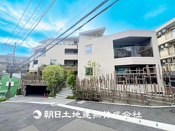 【外観・立地】その家から感じられる、気品・上質・重厚感・極細やかさ、そのすべては見た者に安らぎを与える特別な空間です。