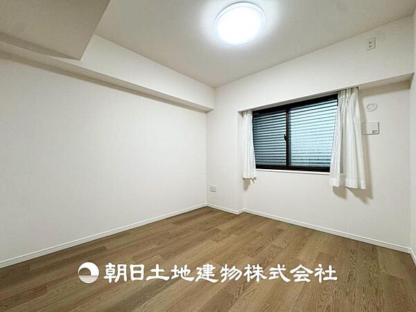 【洋室】大切な家族一人ひとりの大切な個別空間。趣味・感性で個性的に飾って頂けるようシンプルに仕上げてあります。