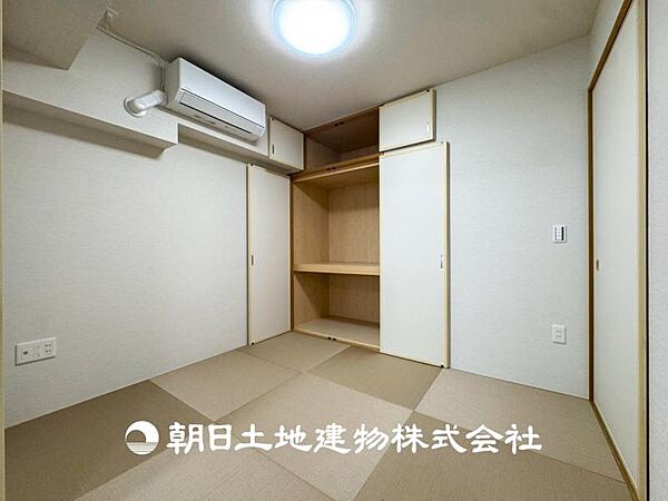 【和室】近年減少傾向にありますが、和室があることで落ち着きと癒しの空間が生まれます。来客時の客室としても利用できます