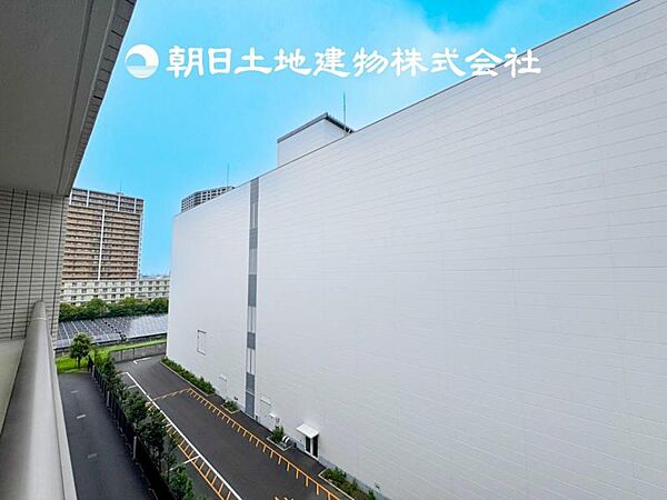 【眺望】部屋から眺める景色はお部屋のインテリアの一部です。開放感ある景色は季節や天候によって変化する素敵な絵画ですね！