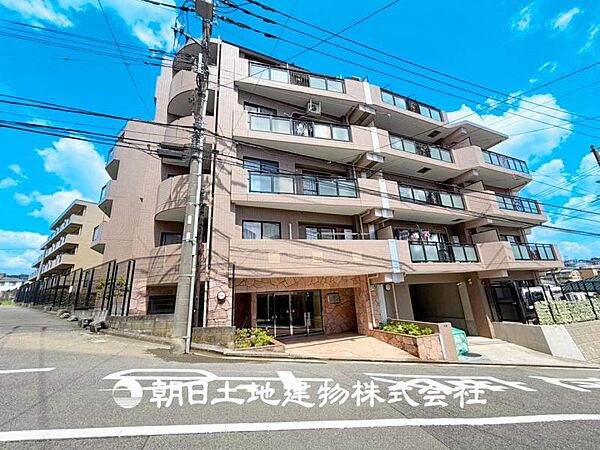 【外観・立地】時代の流行ではなく拘りを貫く。シックなカラートーンで街並みに溶け込む外観は、絶妙なバランスで輝きを放ちます