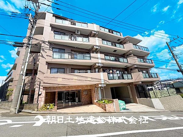 【外観写真】時間のゆとりと空間、爽やかな陽光がもたらす光と風を贅沢なまでに感じる暮らしがここに始まります。