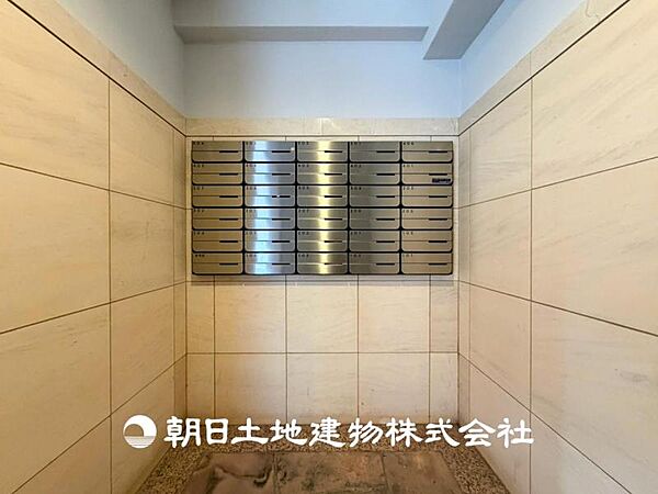 【集合ポスト】時間のゆとりと空間、爽やかな陽光がもたらす光と風を贅沢なまでに感じる暮らしがここに始まります。