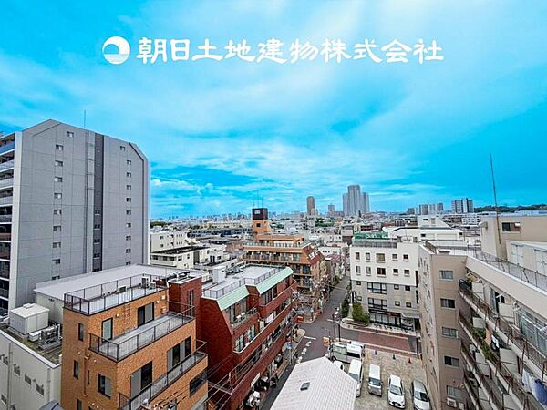 【眺望】部屋から眺める景色はお部屋のインテリアの一部です。開放感ある景色は季節や天候によって変化する素敵な絵画ですね！