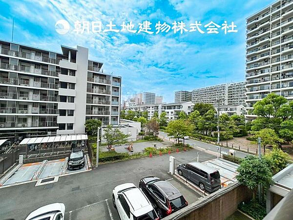 【眺望】部屋から眺める景色はお部屋のインテリアの一部です。開放感ある景色は季節や天候によって変化する素敵な絵画ですね！