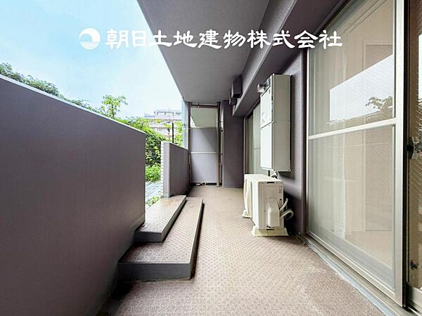 【テラス】日々の暮らしの中で当たり前のように光と風を演出してくれるバルコニー、開放的な空間を独占して癒されてください