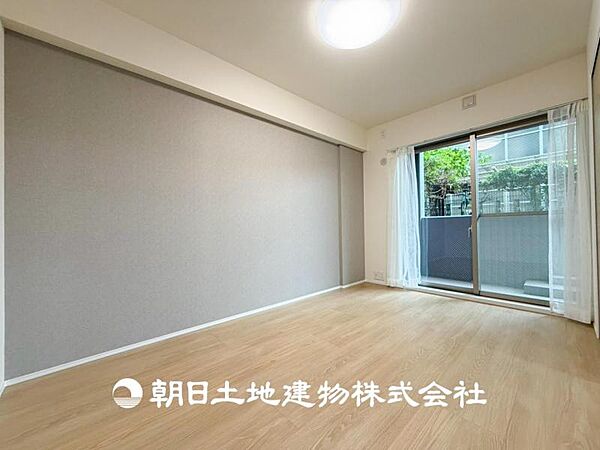 【洋室】大切な家族一人ひとりの大切な個別空間。趣味・感性で個性的に飾って頂けるようシンプルに仕上げてあります。