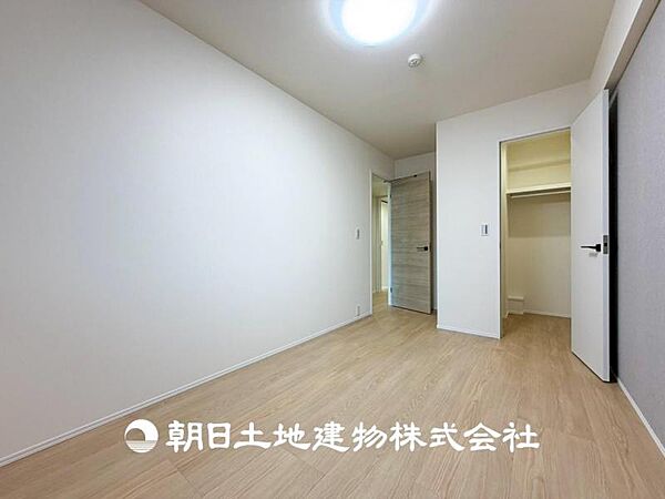 【洋室】大切な家族一人ひとりの大切な個別空間。趣味・感性で個性的に飾って頂けるようシンプルに仕上げてあります。