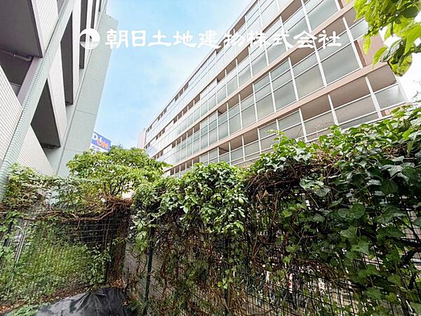【眺望】部屋から眺める景色はお部屋のインテリアの一部です。開放感ある景色は季節や天候によって変化する素敵な絵画ですね！